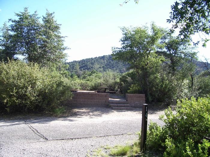 Yavapai Campground Site #14 looking SSW with three stairs to picnic table area