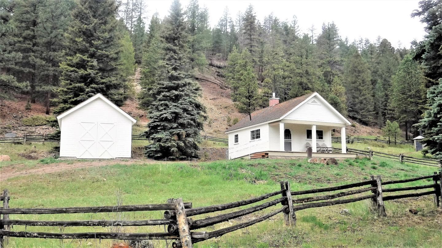 Cabin showing front porch with chairs