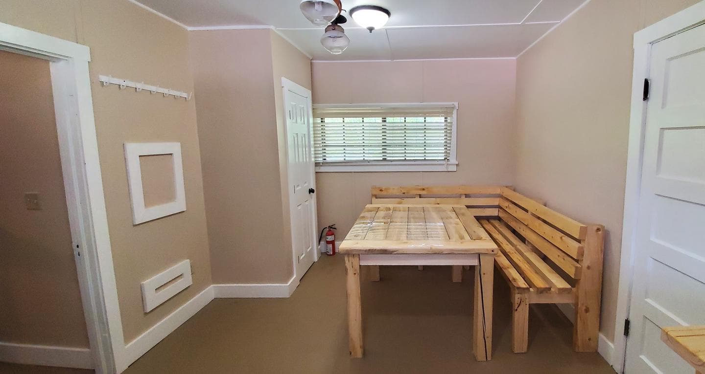 INDIAN CREEK GUARD STATION Dining Room