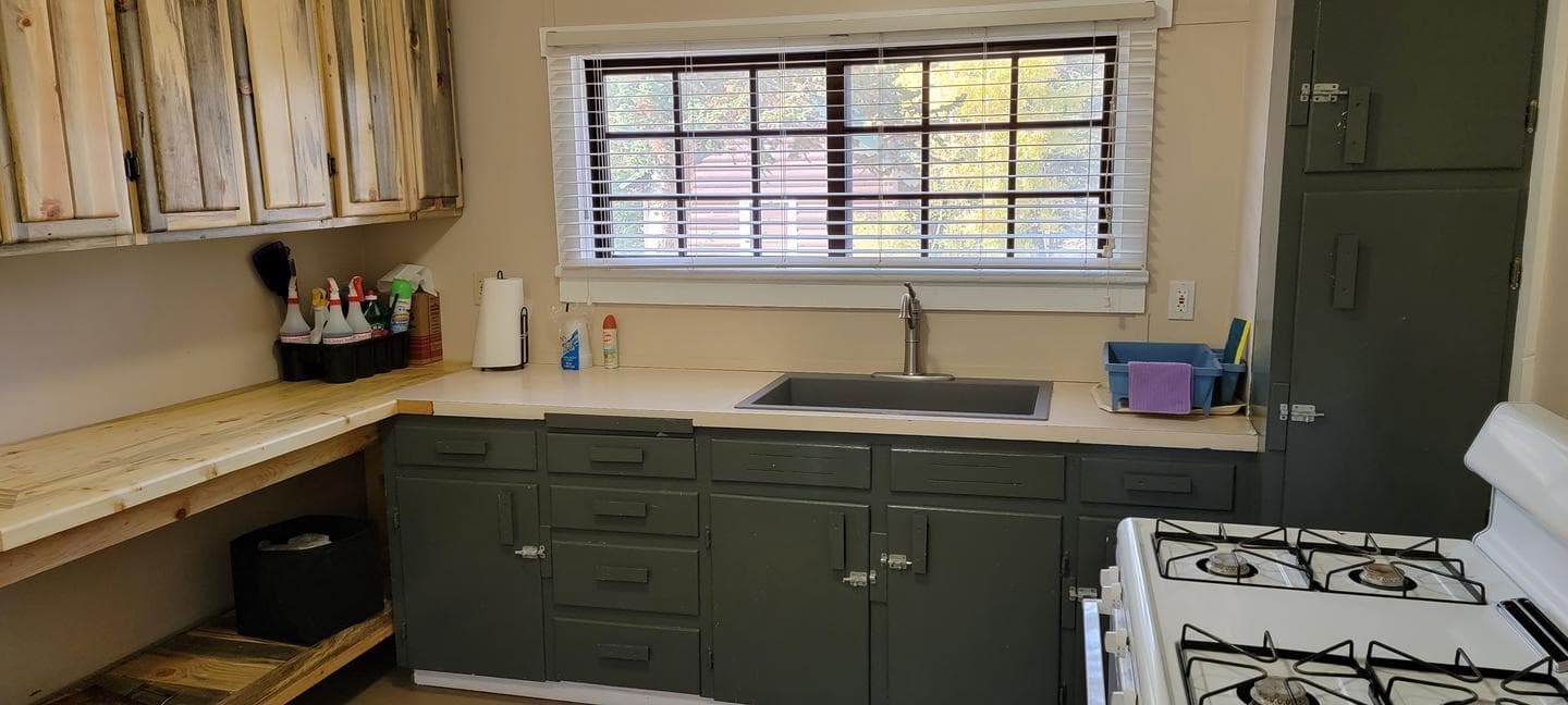 INDIAN CREEK GUARD STATION Kitchen