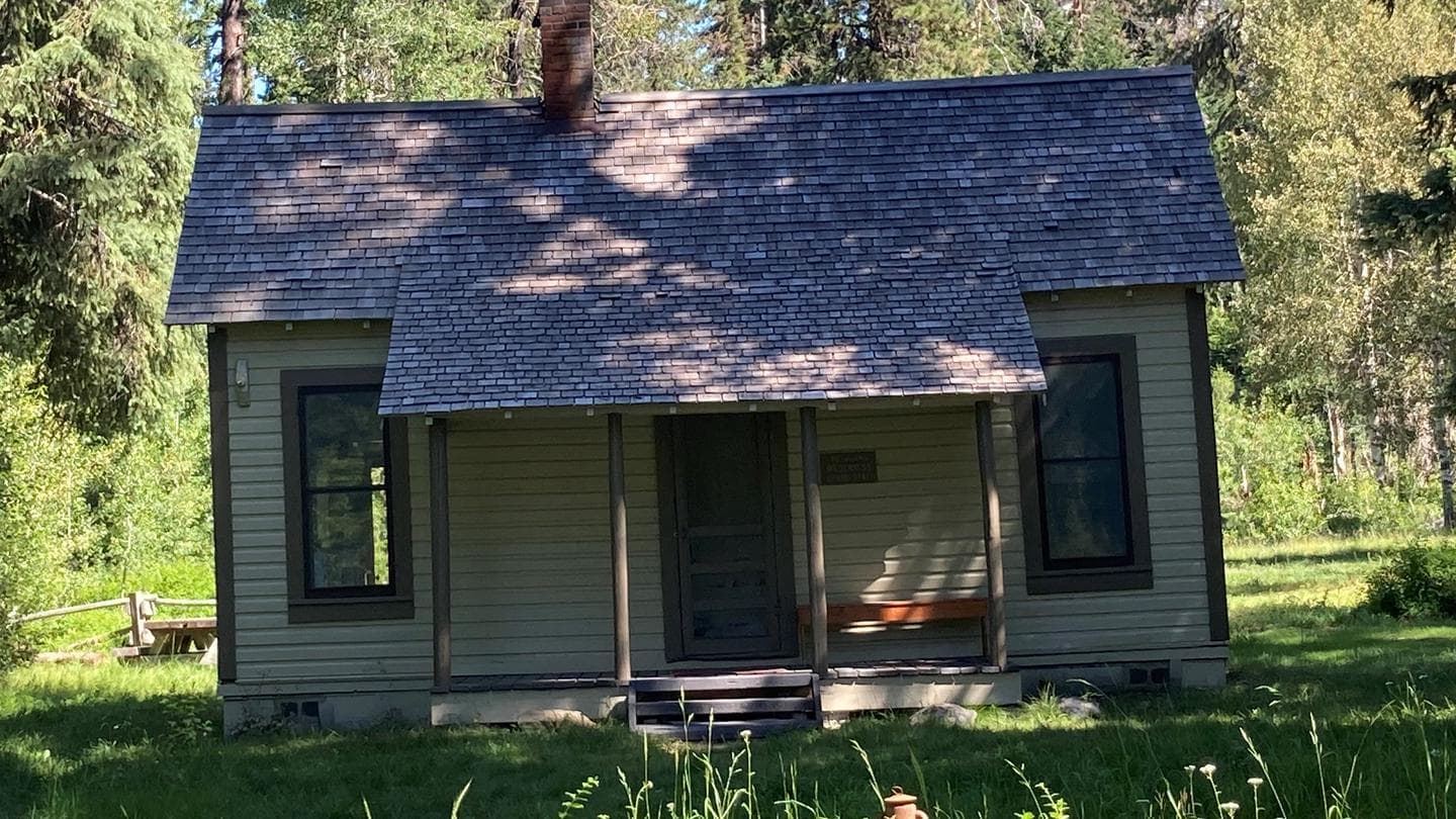 Gotchen Cabin Facade